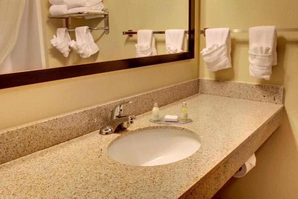 Cobblestone Hotel & Suites - Salem Buitenkant foto